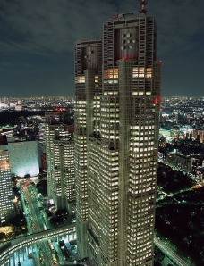 夜景闹市高层大厦图片