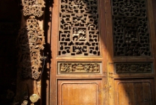 宏村的传统木雕门扇图片